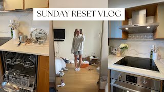 SUNDAY RESET VLOG | Cleaning my Apartment, Laundry, Unpacking, Revolve Haul + More!