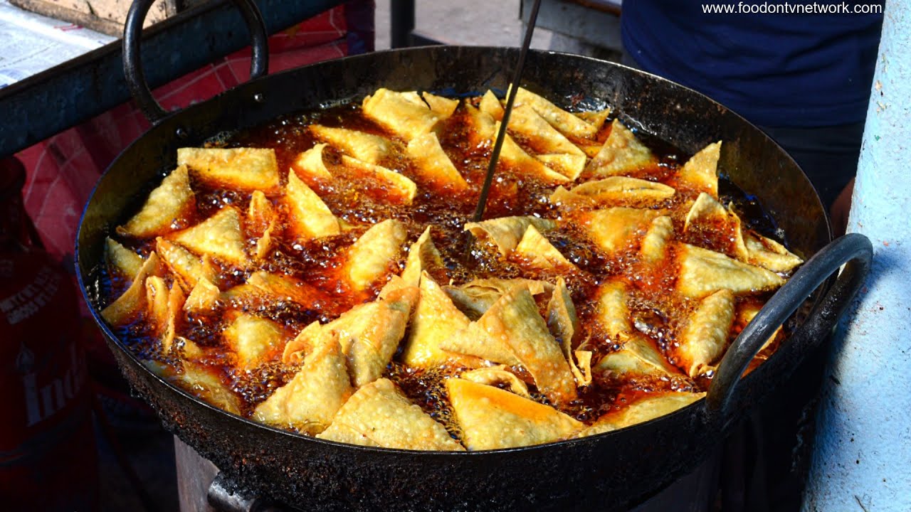 Samosa Making Process | Street Food in Bangalore, India. | Street Food & Travel TV India