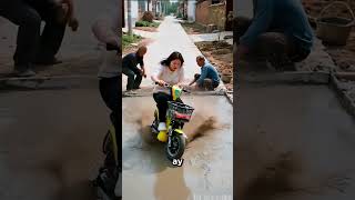 La Chica Loca Destrozó La Carretera 😡