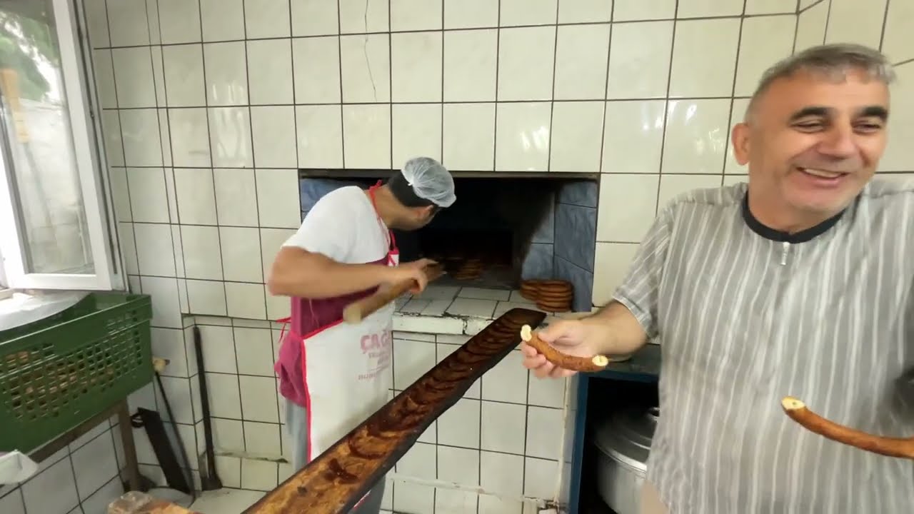 GÜMÜŞHACIKÖY İLÇEMİZDE İKİNCİ KUŞAK OLCAU SİMİT İMALATHANESİNDEYİZ