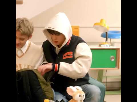 [NCT 재현] Jaehyun was looking through mark's bag with watermelon and he smelled his hands after