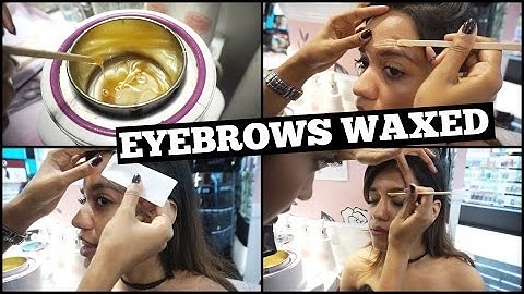 Getting My Eyebrows Waxed at the Benefit Brow Bar | Vlog