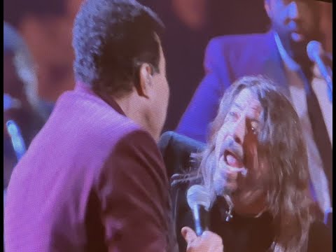Dave Grohl Performs w/Lionel Richie at the Rock & Roll Hall of Fame