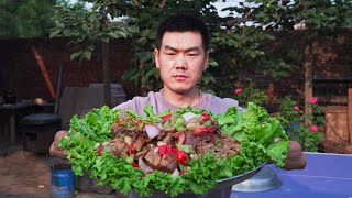 【食味阿远】阿远买了8斤牛排骨，炒黑椒汁浇上吃，大伯和四叔吃得嘎嘎香 | Shi Wei A Yuan