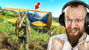 I Found an Airplane To Survive The Zombie Apocalypse! - SCUM 0.7 Survival