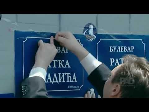 Aleksandar Vučić lepi tablu bulevar Ratka Mladića na zgradu B92