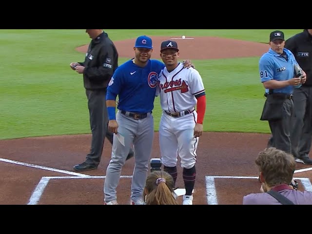 Wholesome baseball moment!! Brothers Willson and William Contreras exchange  lineup cards! 