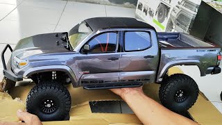 Unboxing Element Enduro RC KnightRunner 1/10 Toyota Tacoma