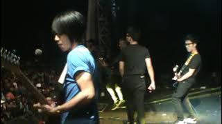 MEMORI LIVE PANTAI CARITA (PART1)