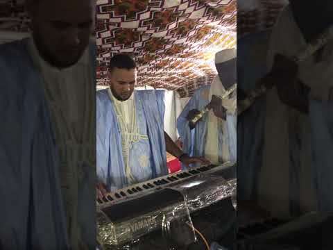 اكثر من رأئع للفنان أمبكه ولد الميداح والعازف إسلمو زيد مط الله 