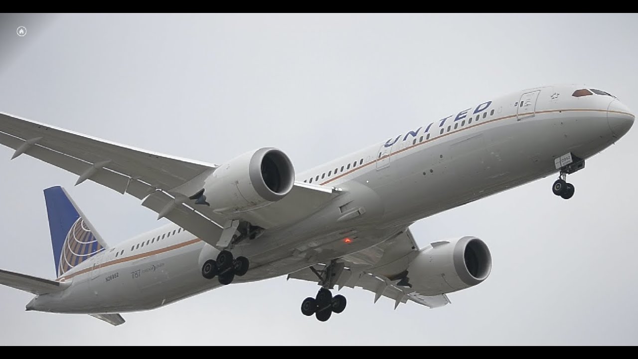 United Airlines Boeing 787-900 [N26952] Landing At LAX