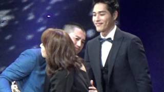 20161008金鐘51 - 藍正龍+天心 (男主角獎 - 吳慷仁)
