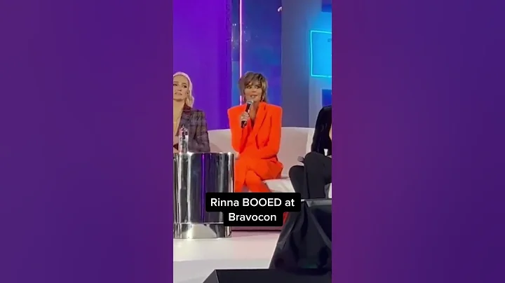 #LisaRinna booed at #BravoCon #shorts | Page Six Celebrity News