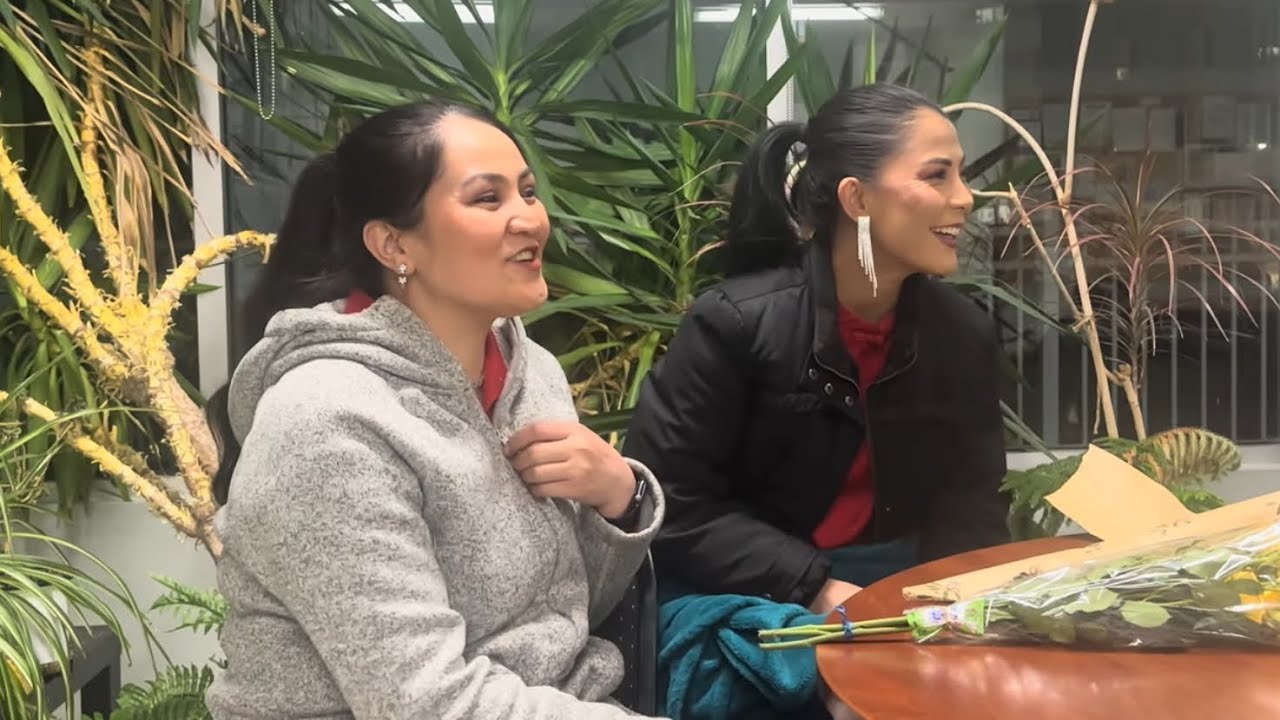 رفتم خانه تمنجو😂میخواستم غافلگیر کنم خودم غافلگیر شدم😅نرسیده خرید فروش موتر شروع کده😅😲