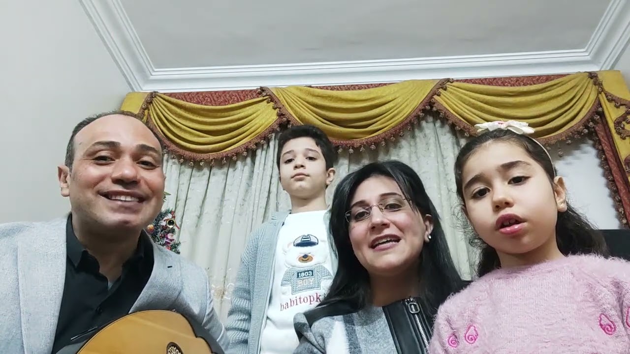 عيلتي الجميله بترنم في سنه جديده.ترنيمه اظهر عمل النعمه