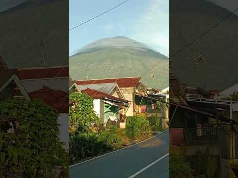 tertutup awan by Lare pisangbali