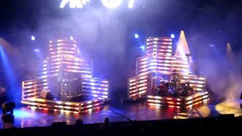 DJ AM & Travis Barker @ Weenie Roast 1