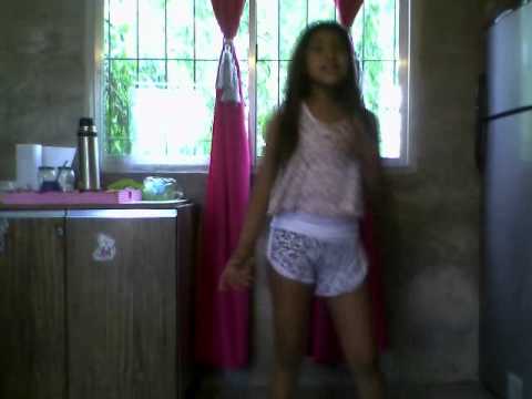 MI SOBRINA BAILANDO - Y MI PERRO QUIERE SALIR EN EL VIDEO JAJA - YouTube