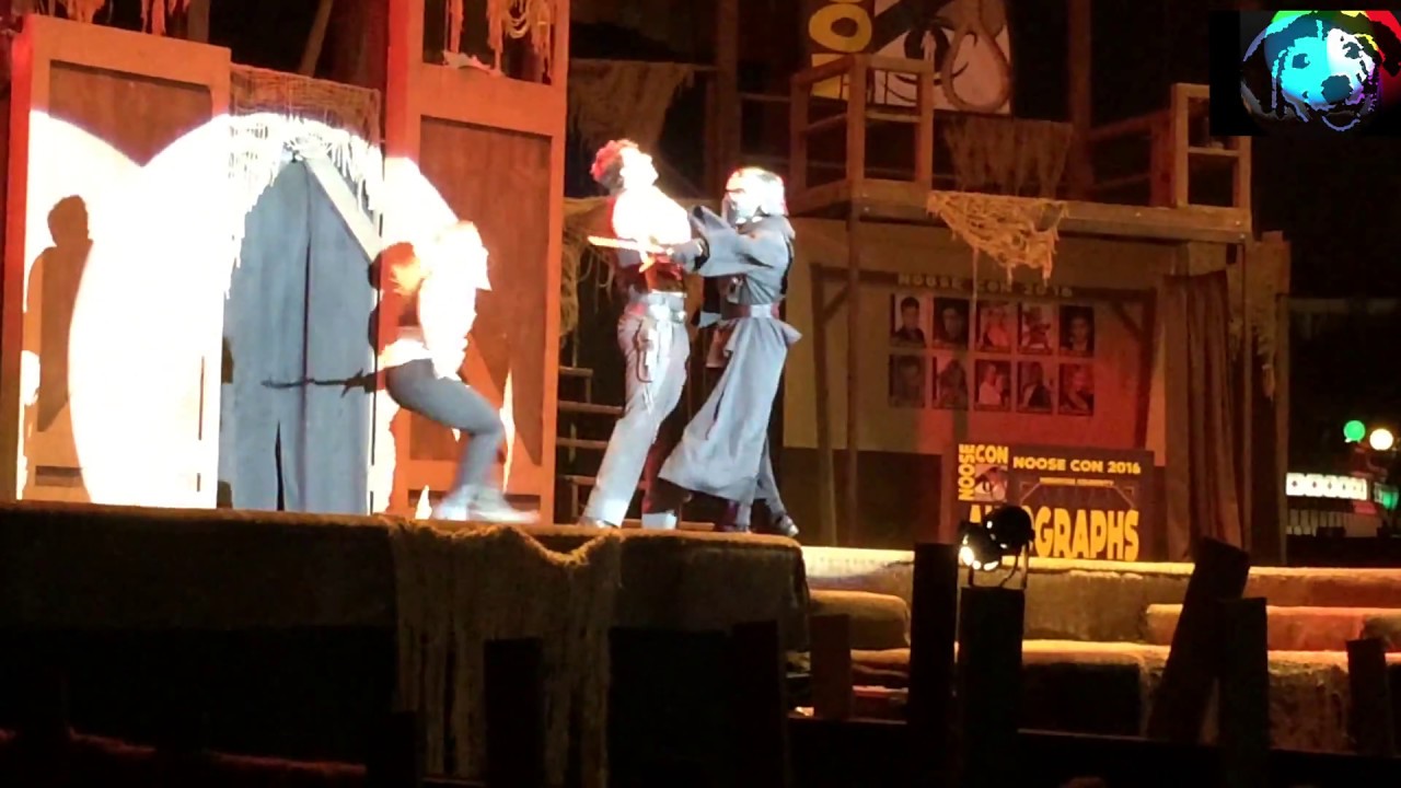 2016 Knott's Berry Farm Halloween Scary Farm Haunt Hanging show My Own