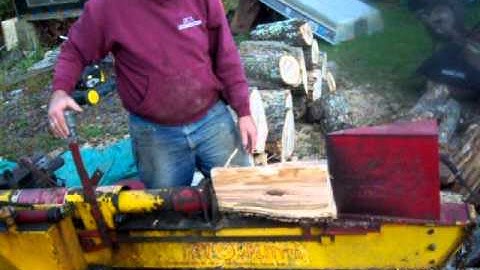 LICKITY LOG SPLITTER   VS  HICKORY WOOD