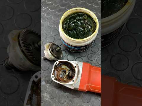 Lubricando engranaje para pulidora #serviciotécnico #mantenimiento #herramientas