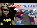 Drama Superhero Pemalas : Batgirl beri Hadiah buat Spiderman & Captain America