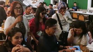 OBBIE MESSAKH MENANDA TANGANI FHOTO KOLEKSI FANS