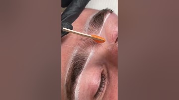 The most #satisfying mono brow wax! Using @italwax_usa coral wax #eyebrows #waxing #browmapping