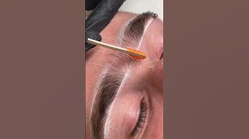 The most #satisfying mono brow wax! Using @italwax_usa coral wax #eyebrows #waxing #browmapping