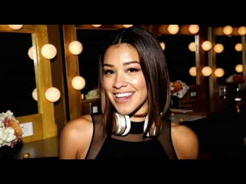 Video: Gina Rodriguez Sælger Stykker Af Sit Skab