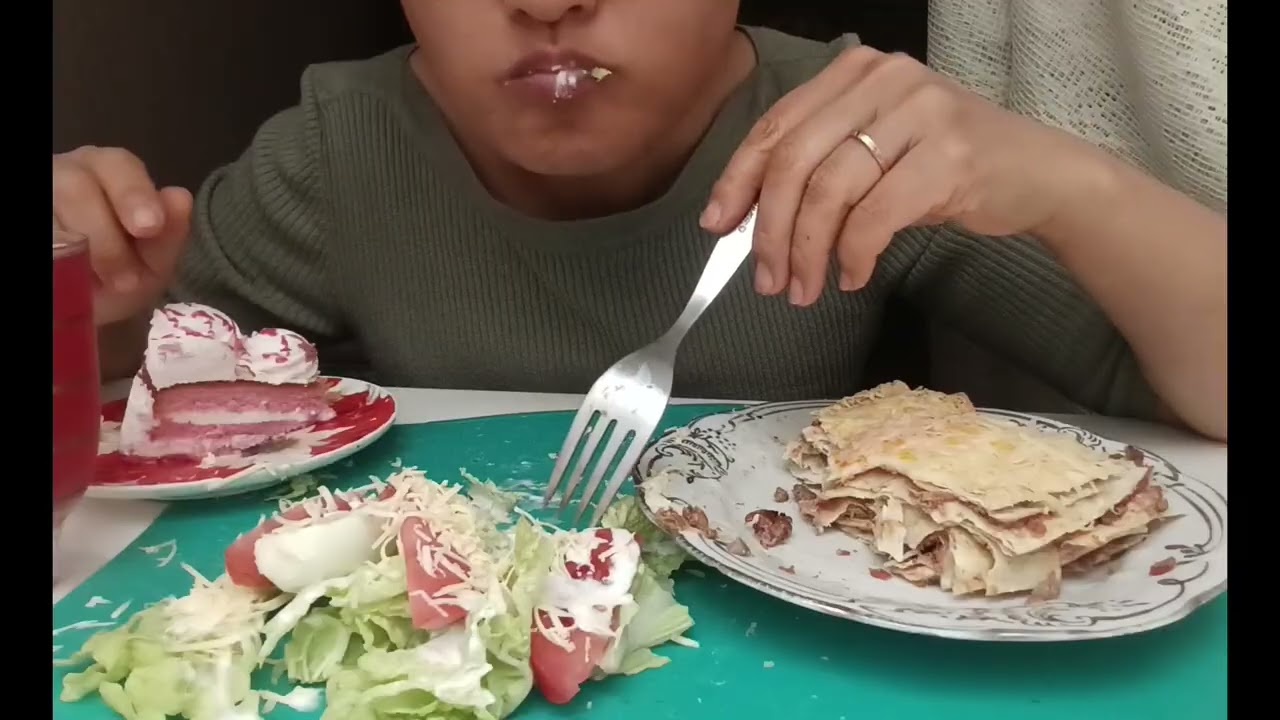 Мукбанг лазанья из лаваша