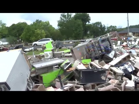 RAW VIDEO: Damage from deadly flooding in Waverly, Tenn. (WKRN video)
