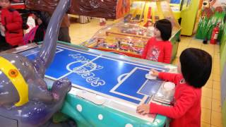 20150201 亮亮請姐姐哥哥去冒險樂園玩