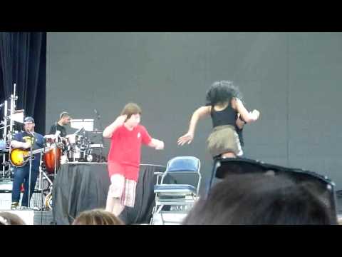 Frankie Jonas & Cali Francis playing musical chairs during soundcheck!