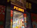 Quanto custa uma lembrança DIFERENTE em Paris? 💸 Entrei na Pylones e mostrei os preços REAIS! 🇫🇷✨