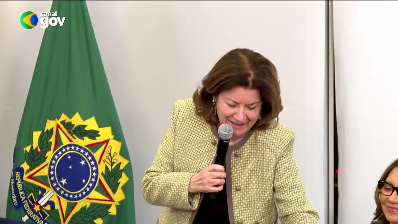 Lula anuncia fim da "taxa das blusinhas" para compras até US$ 50