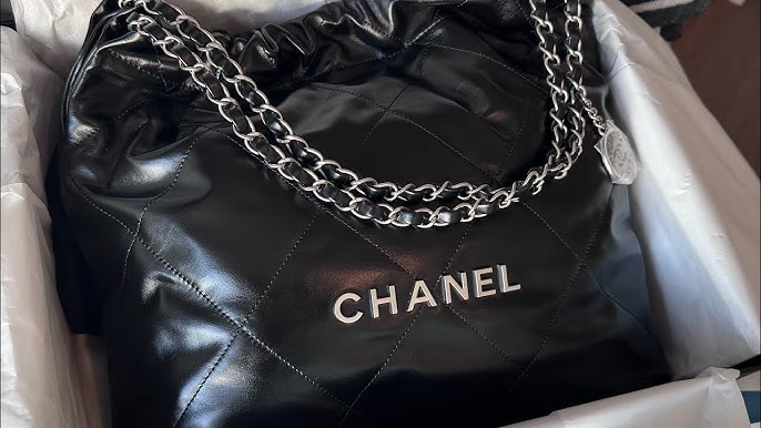 CHANEL 22 BAG in LARGE size - WHITE LETTERS - what fits? Modshots