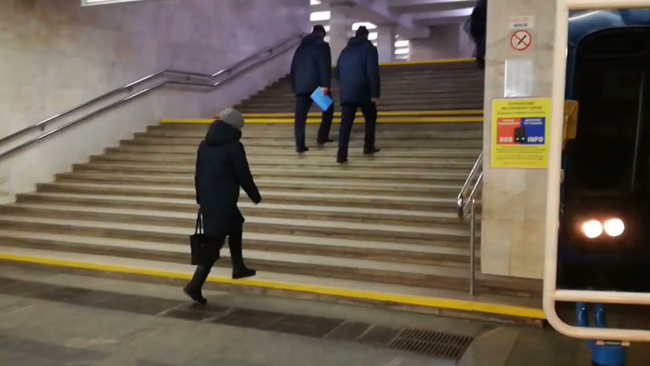 Выход в город со станции метро площадь Ленина минского метрополитена в сторону площади Независимости