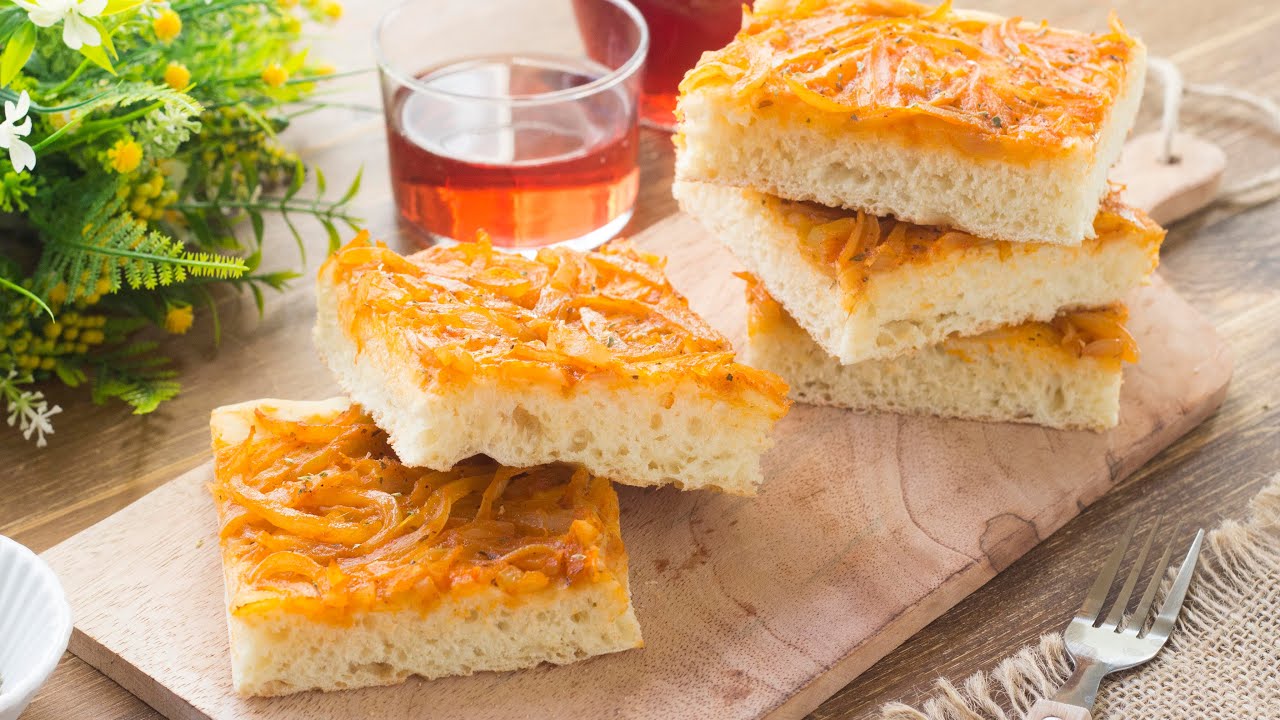 Focaccia alle Cipolle - Ricetta Focaccia Alta e Soffice Fatta in Casa - 55Winston55