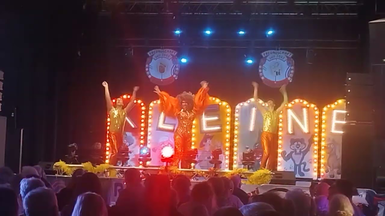 optreden les folles de gand op ledeberg karnaval weekend  DINA PRICE