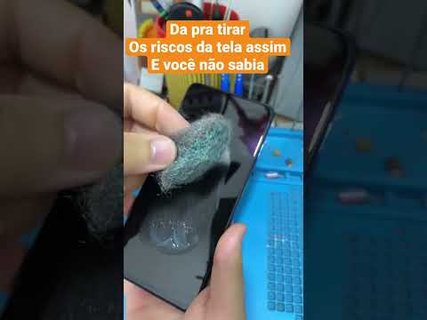 Vídeo: Maneiras fáceis de remover arranhões do vidro do relógio: 8 etapas