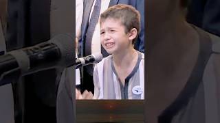 VERY EMOTIONAL:  YOUNG BOY CRIES WHILE SPEAKING TO MUFTI MENK #islamic #shorts