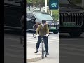 中國的宇數機器人過馬路 China’s Unitree Robot Is Getting Ready to Cross the Street