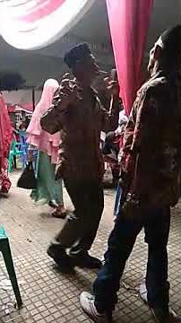 Joget sambil mabok