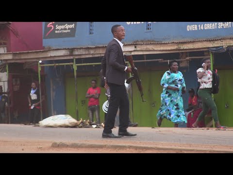 Plain clothed man shooting at people in Mukono in broad day light