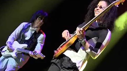 RHONDA SMITH EXPLOSIVE BASS SOLO, JEFF BECK BAND, ...