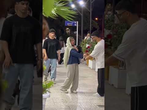 شادی قفل نمی خواد فقط یه کلید کوچیک می خواد توجه مهربونی یه گل ساده