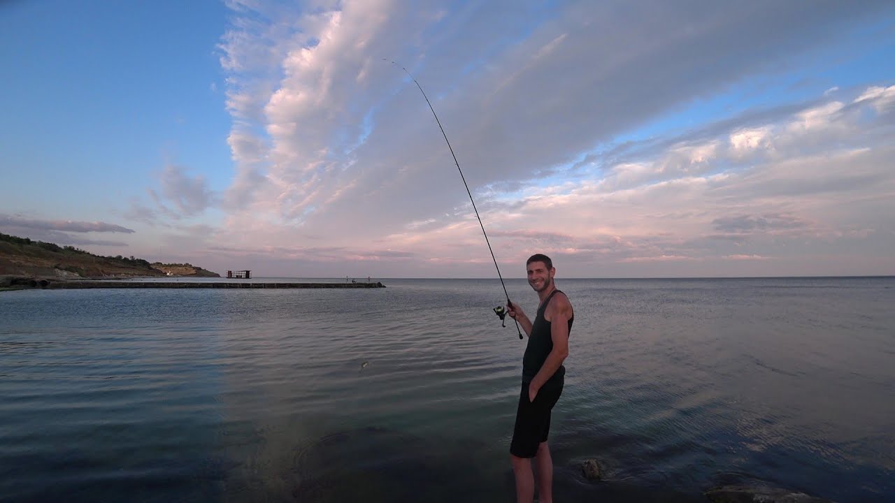 Одеса Чорне море, ловим рибу в холодній воді