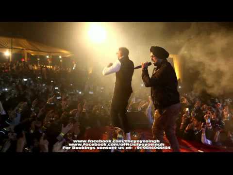 Yo Yo Honey Singh and Mafia Mundeer performing in Noida @ Tech Mahindra Live Part-4 mp3 ke stažení