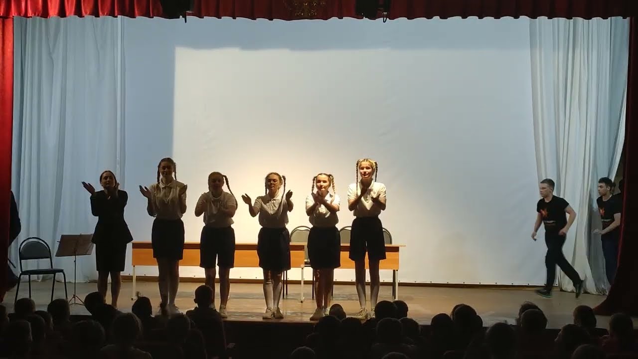 Сценка от вожатых